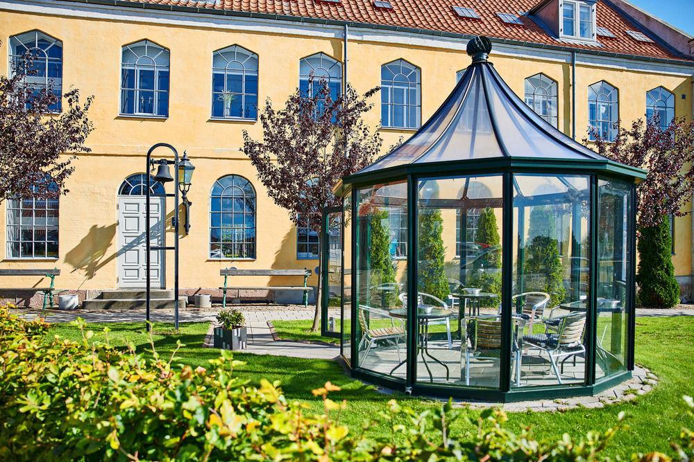 Хостел Stoberiet Свендборг Экстерьер фото The University of Copenhagen's main library