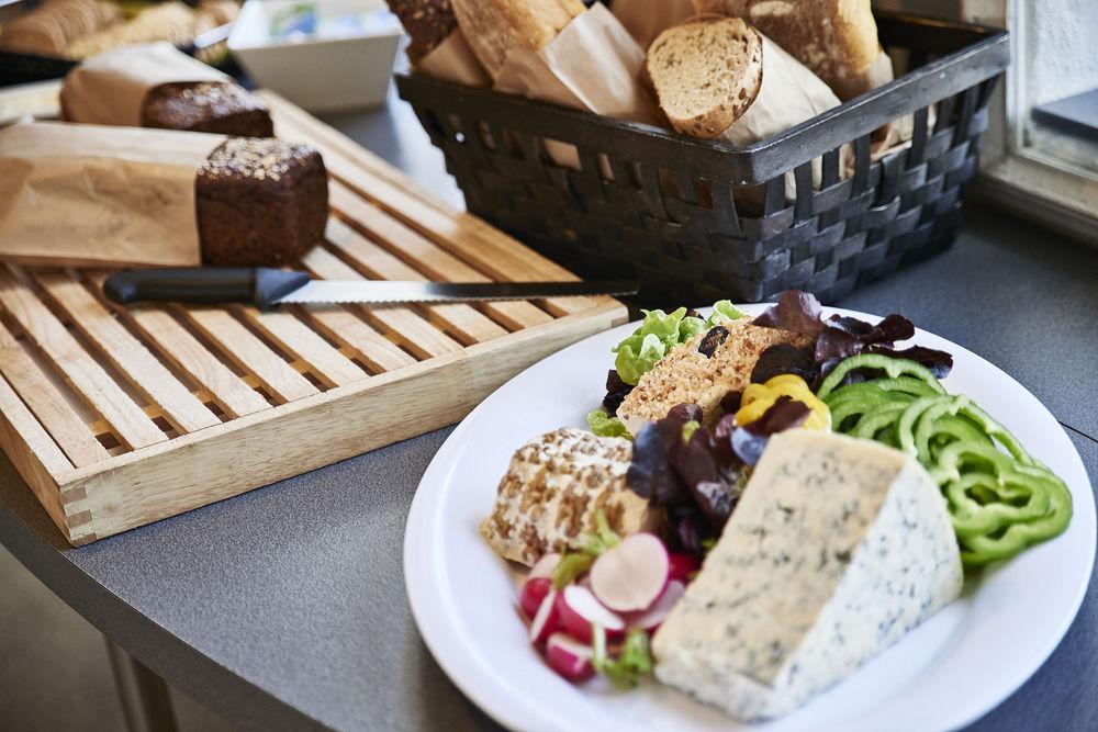 Хостел Stoberiet Свендборг Экстерьер фото A cheese platter