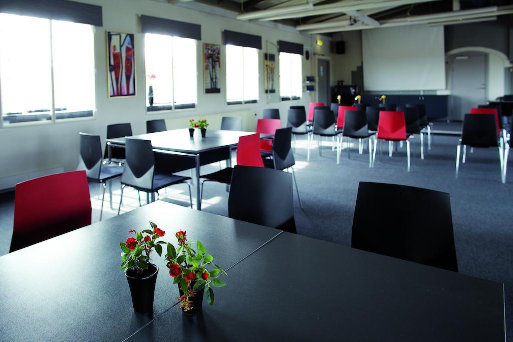 Хостел Stoberiet Свендборг Экстерьер фото The dining room at the International Centre
